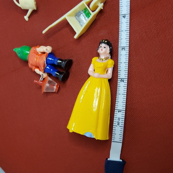 Snow White and the Seven Dwarfs cake topper - Picture 8 of 12